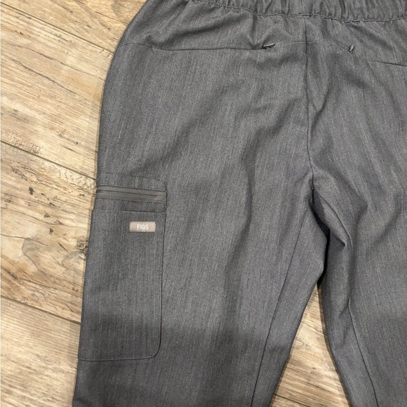 FIGS Grey Technical Collection Scrub Jogger Pants Size Small - Picture 13 of 14